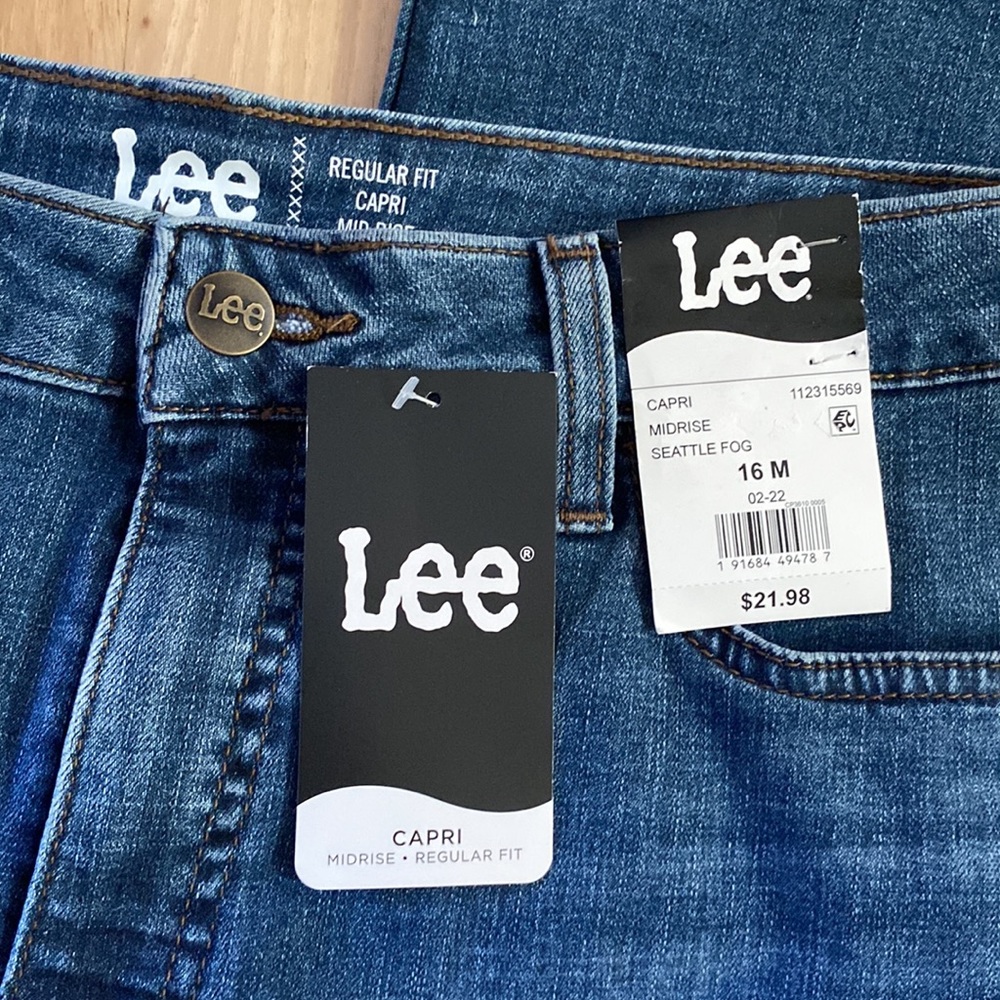 Lee Mid Rise Capri - Picture 3 of 4